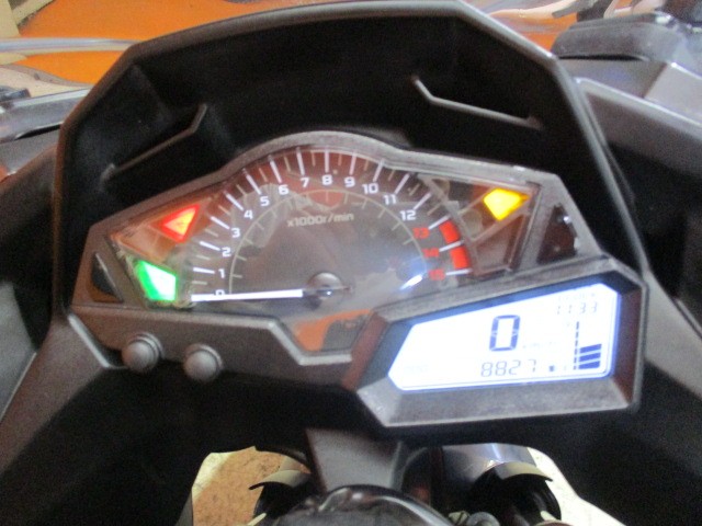 走行もまだまだの８８２７ｋｍ！！まだまだというより低走行の１台！後期のＡＢＳモデルでこの価格は安い！